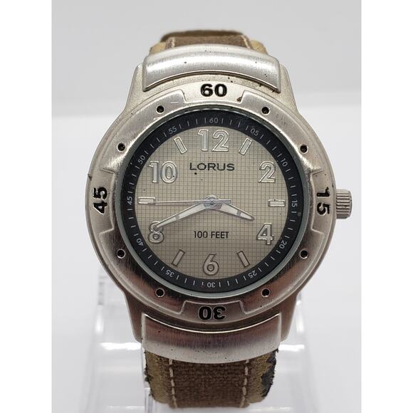 Men's sport watch. Large Silver face. Water resistant. LR1 O41